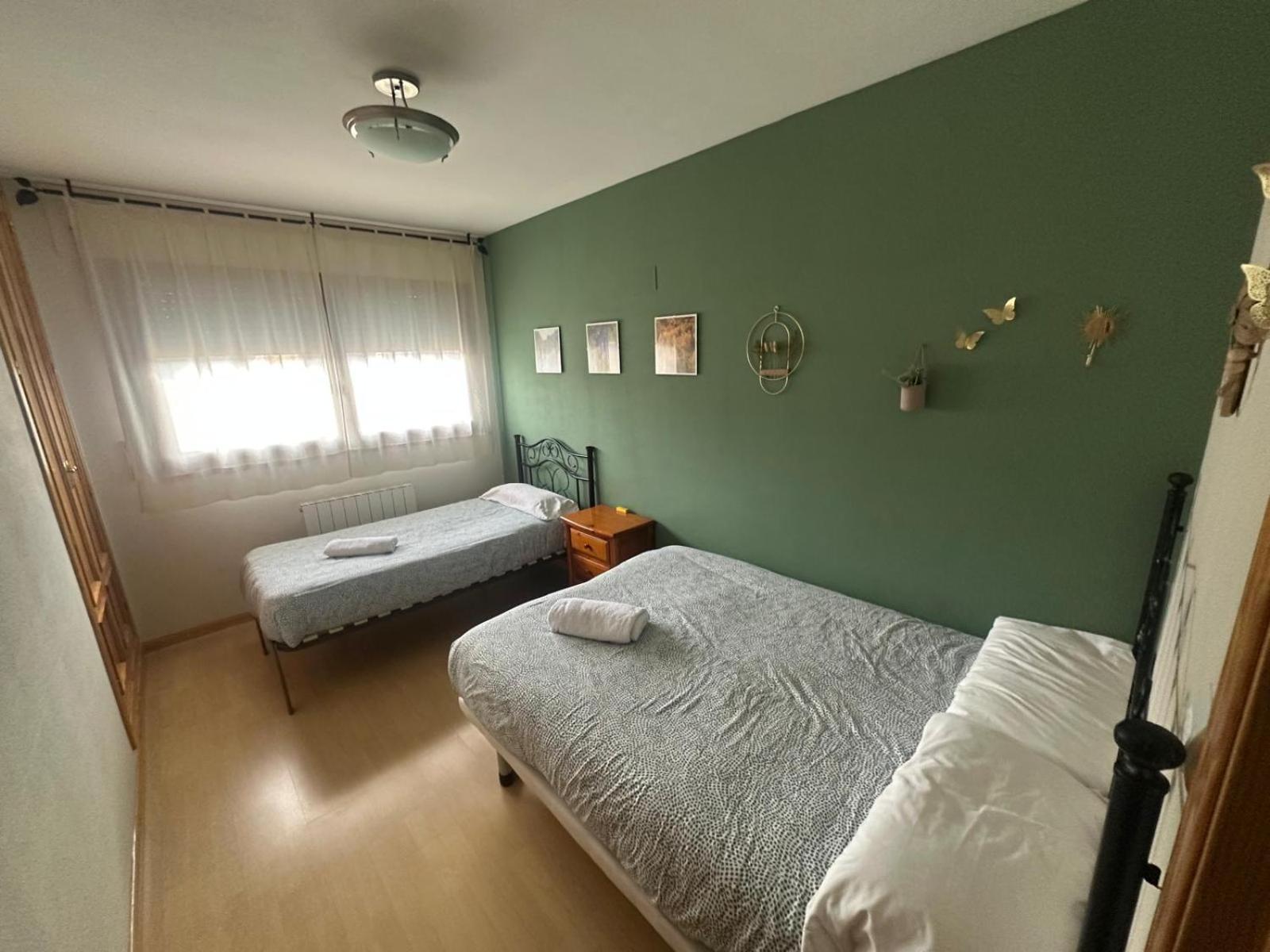 Penas De Aia Apartment Jaca Ngoại thất bức ảnh